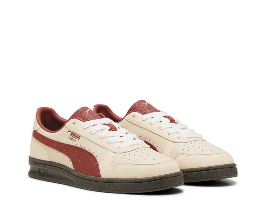 Puma Indoor Players Lane Creamy Vanilla Intense Red vue latérale — tige vanille et rouge