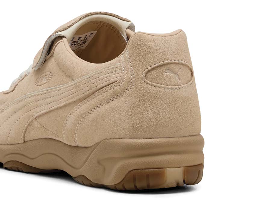 Puma King Indoor REPRESENT Beige détail — logo REPRESENT