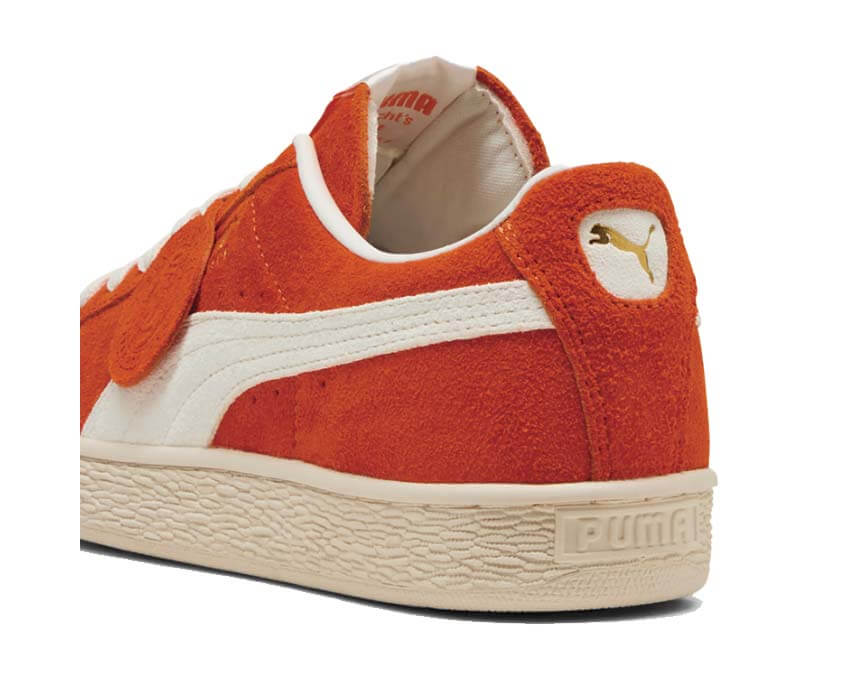 Puma Suede Charles F. Stead Orange détail — détail daim logo Puma orange glo