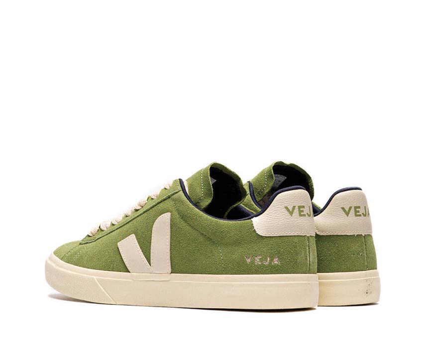Veja Campo Bold Suede Kiwi Pierre dettaglio — logo V ricamato