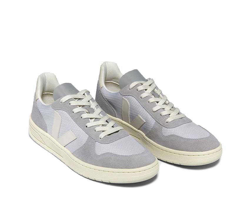 Veja V-10 Alveomesh Light Grey Pierre vista lateral — mesh gris piedra transpirable