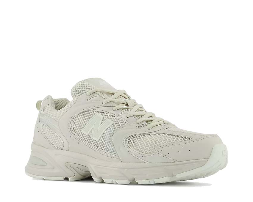 New Balance 530 vista lateral — parte superior de malla y sintético