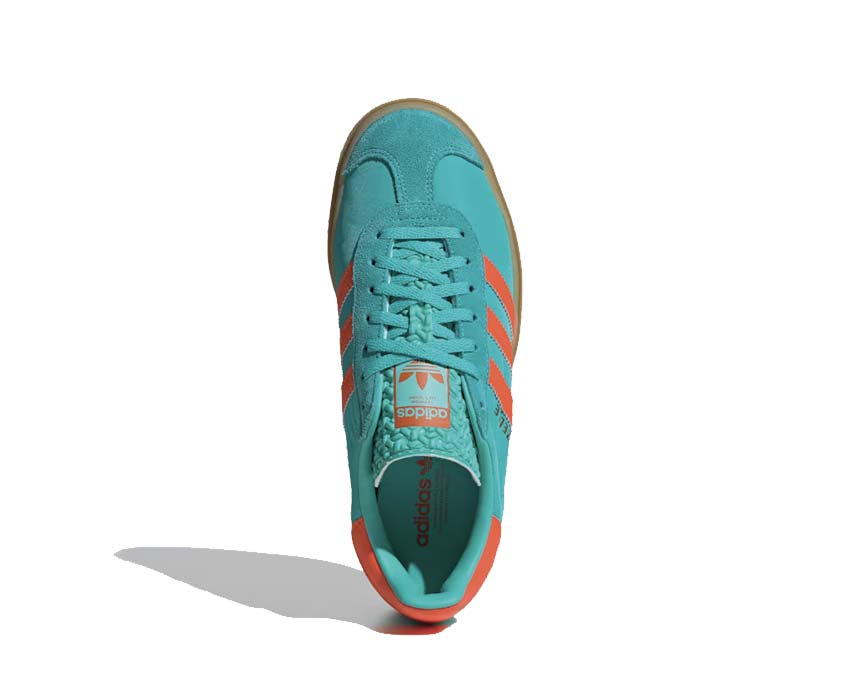 Adidas Gazelle Bold W detalle — parte superior ante suave y tres rayas