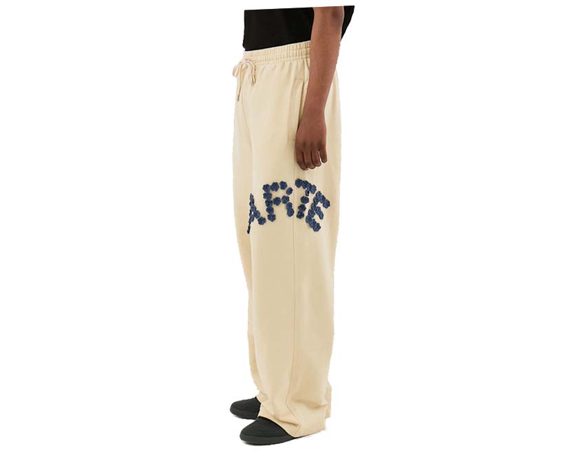 Arte Crochet Flowers Pants Cream Seitenansicht — Häkel-Blumen-Textur