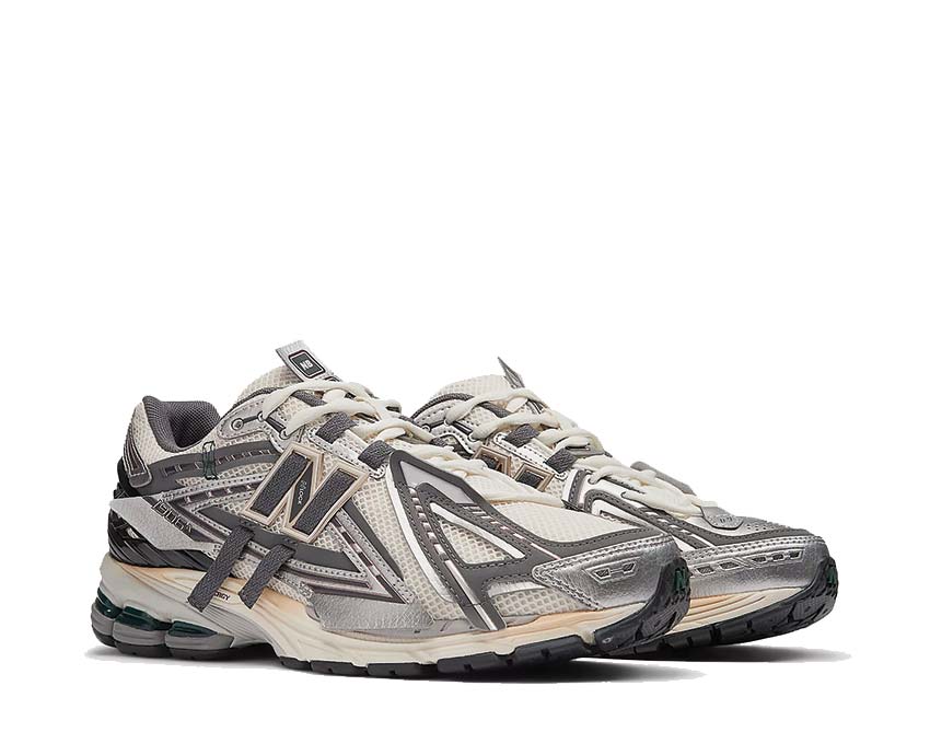 New Balance 1906A Silver Metallic vue latérale — tige mesh argentée reflets