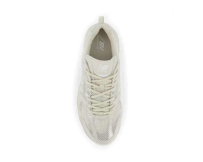 New Balance 530 detalle — detalles reflectantes plateados