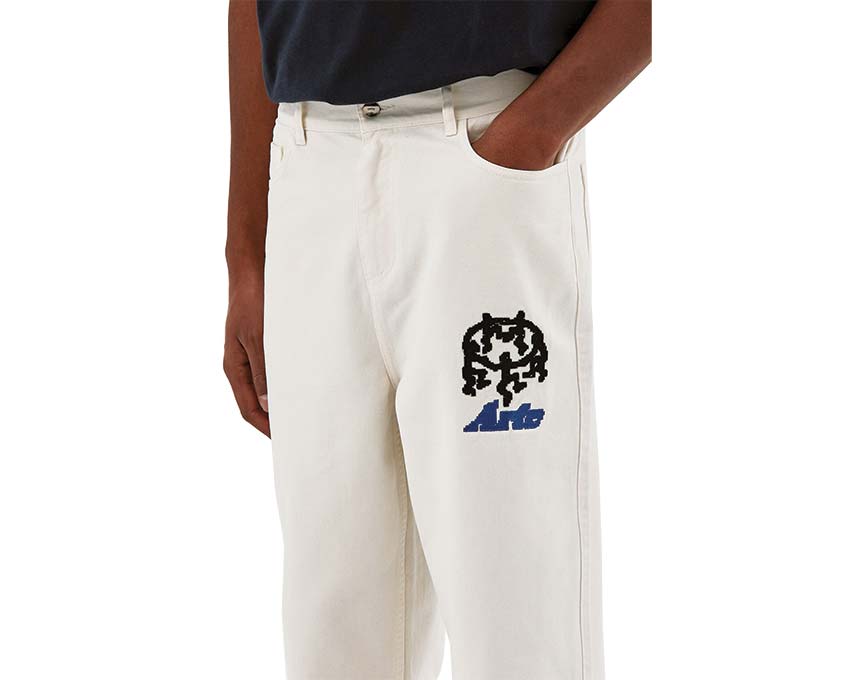 Arte Jones Pixel Dancers Pants Cream vista lateral — detalle motivo bailarines