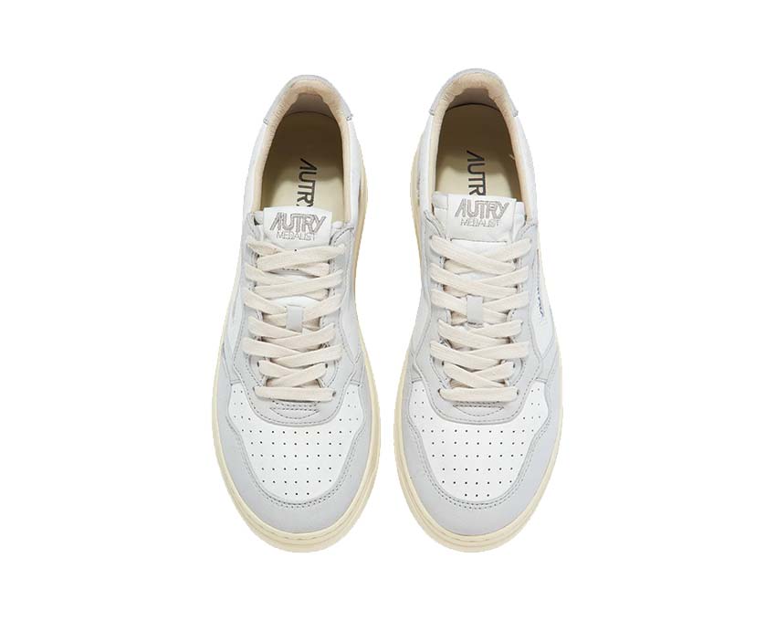 Autry Medalist Low Goat Wash White/Vapor vista lateral — cuero granulado efecto lavado