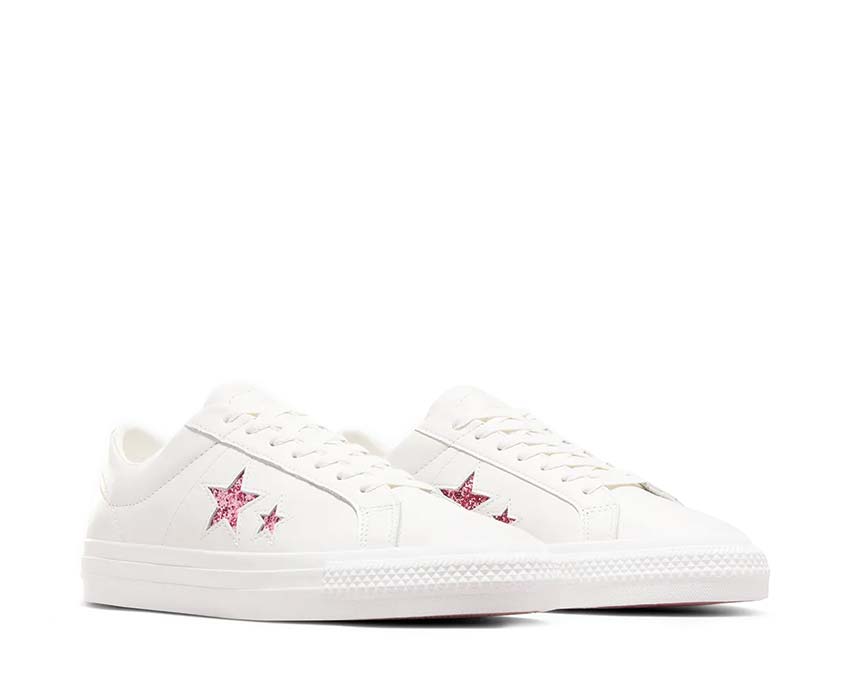 Converse X Turnstile One Star Pro White/Pink vista laterale — stella serigrafia Turnstile