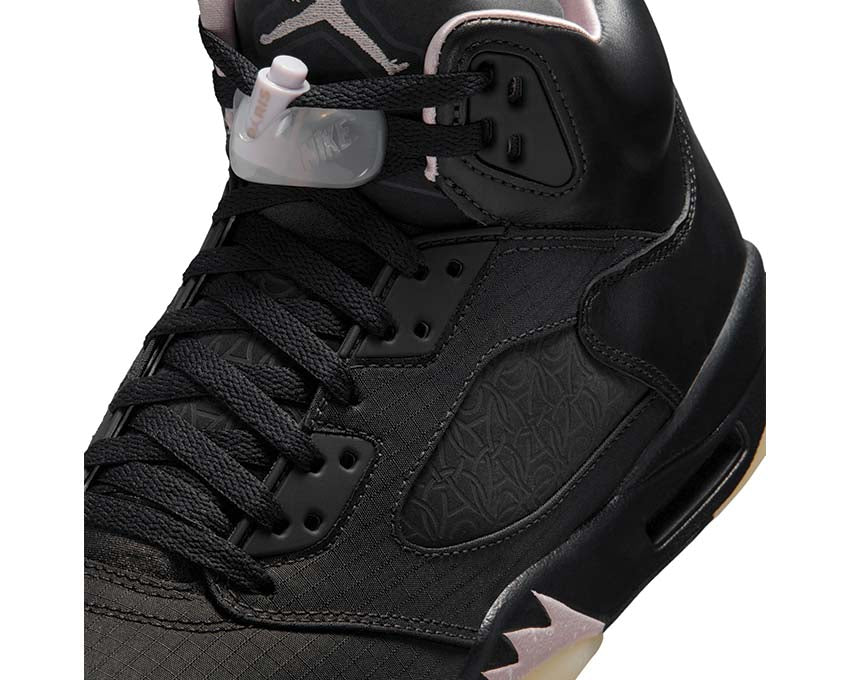 Air Jordan 5 Retro x PSG Off Noir — détail tige cuir et textile PSG