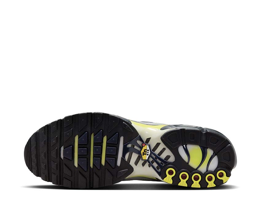 Nike Air Max Plus Metallic Silver — vue de face coloris argent jaune Obsidian