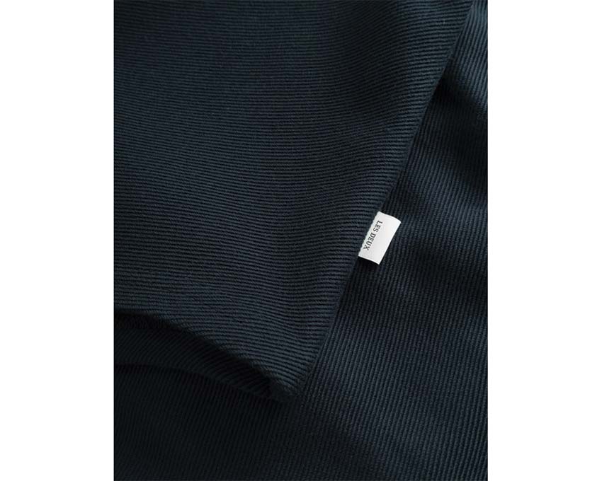 Les Deux Barry Baseball Jersey Shirt Dark Navy detalle — col V broderie logo
