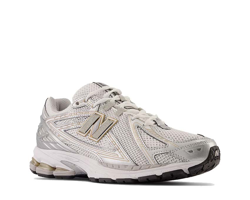New Balance 1906R White Rain Cloud vista lateral — acento Silver Metallic