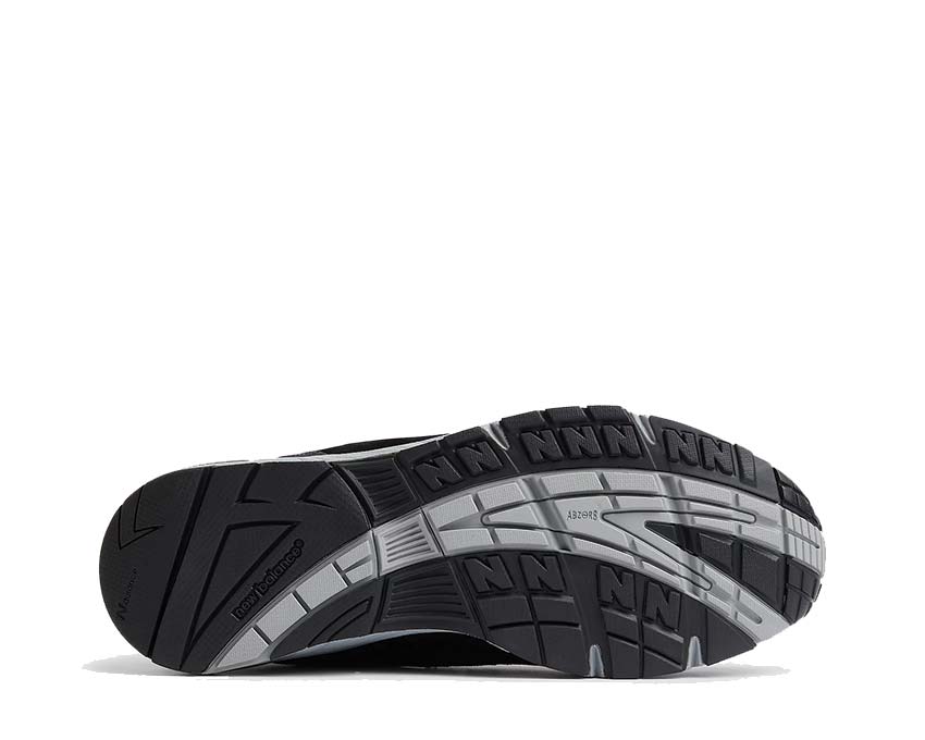 New Balance 991 V1 Urban Winter Black — Dreiviertelseitenansicht hinten turbulence