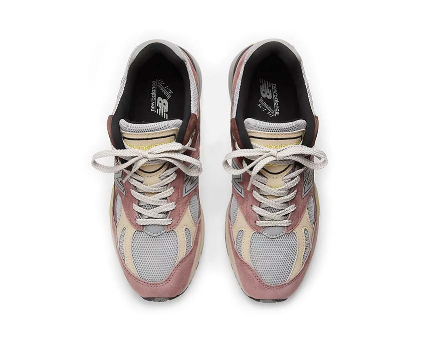 New Balance 991v2 UK Rosewood détail — logo N daim tons chauds rosewood