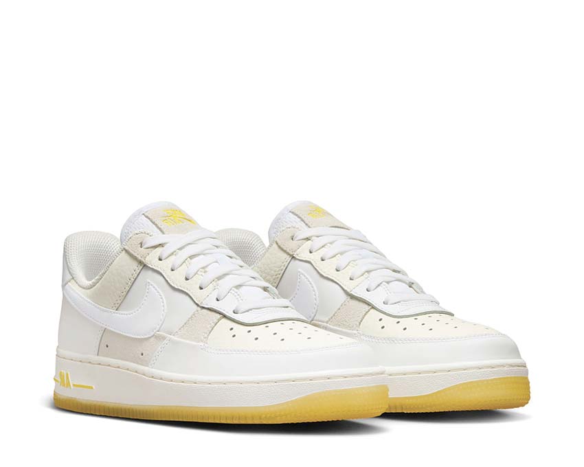 Nike Air Force 1 '07 Low W Summit White vista laterale — pelle liscia Sail