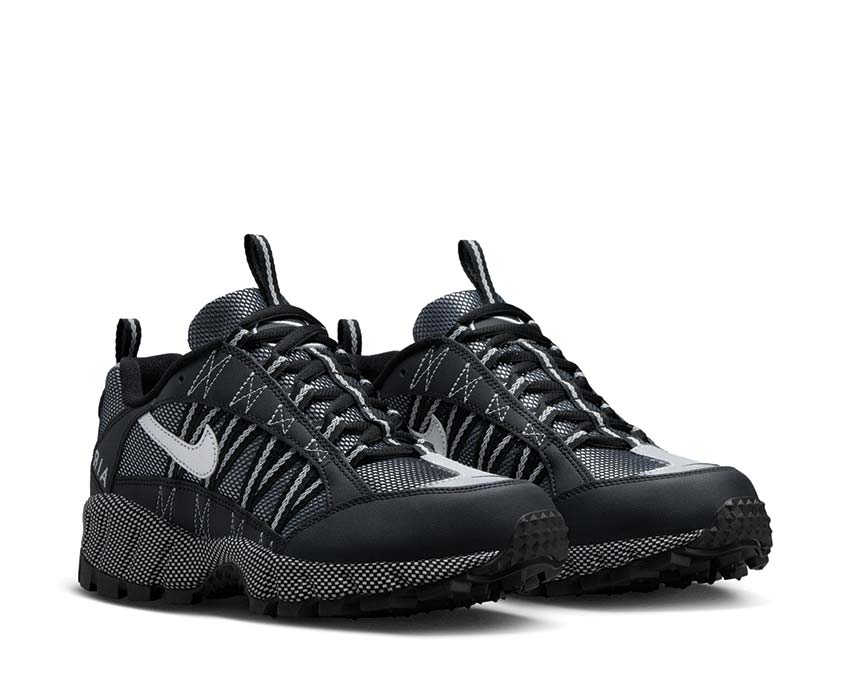 Nike Air Humara QS Black Metallic Silver vista laterale — nylon e scamosciato