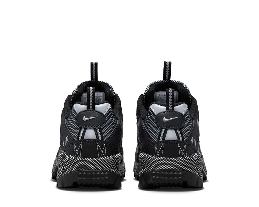 Nike Air Humara QS Black Metallic Silver suola — tasselli trail