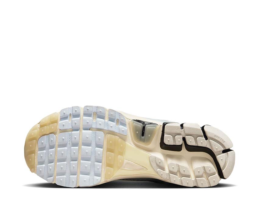 Nike Zoom Vomero 5 Premium Pale Ivory / White - Light Bone FN7649-110