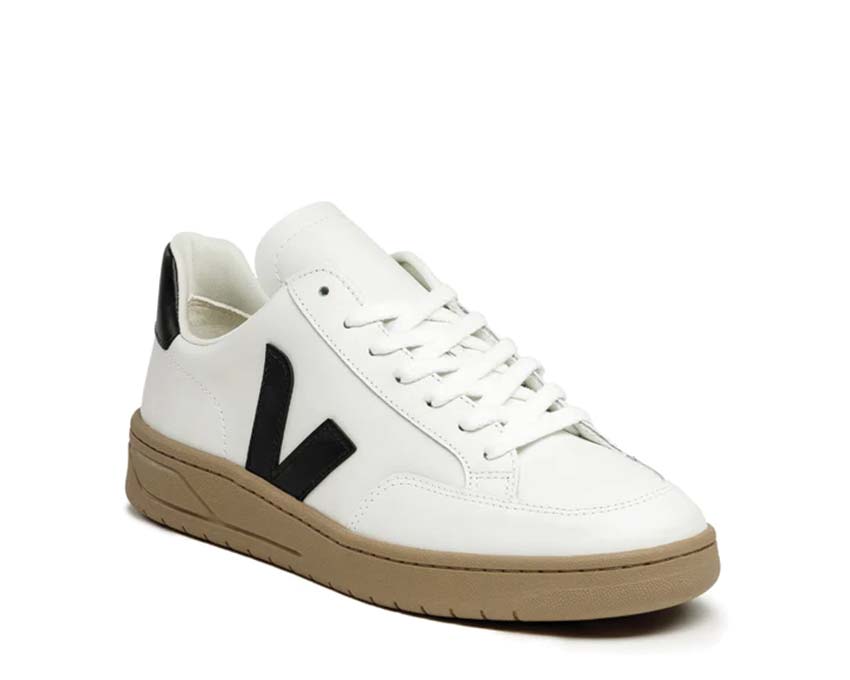 Veja V-12 Extra White/Black vista lateral — cuero liso tricolor
