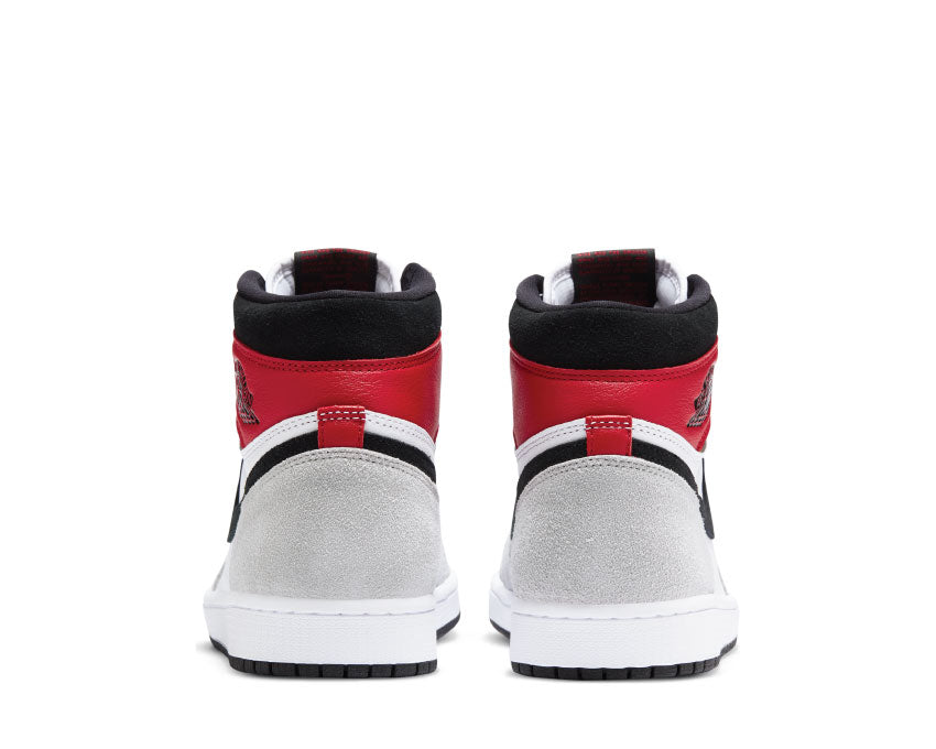Jordan Air Jordan 1 Retro High OG Light Smoke Grey detalle — cuero gris humo perforado