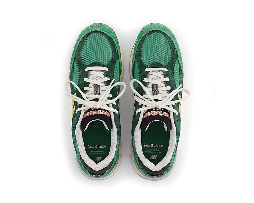 New Balance 990 Made in USA Green detalle — bordados dorados y logo USA