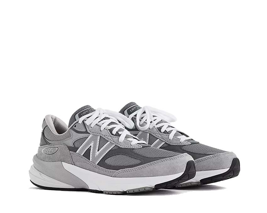 New Balance 990v6 Gris vista lateral — parte superior mesh y ante