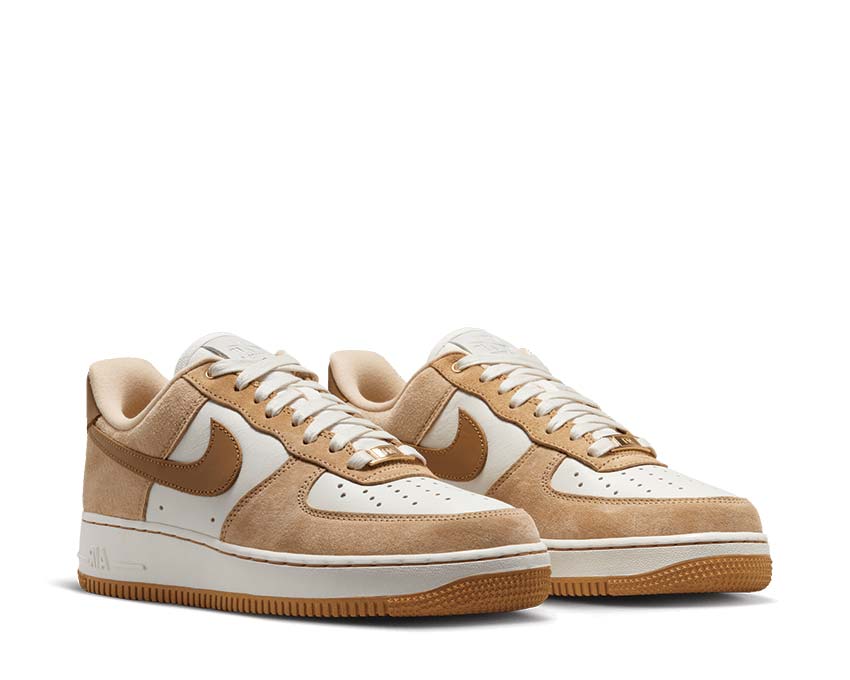 Nike Air Force 1 LXX Vachetta Tan Flax Sail vista laterale — pelle vachetta