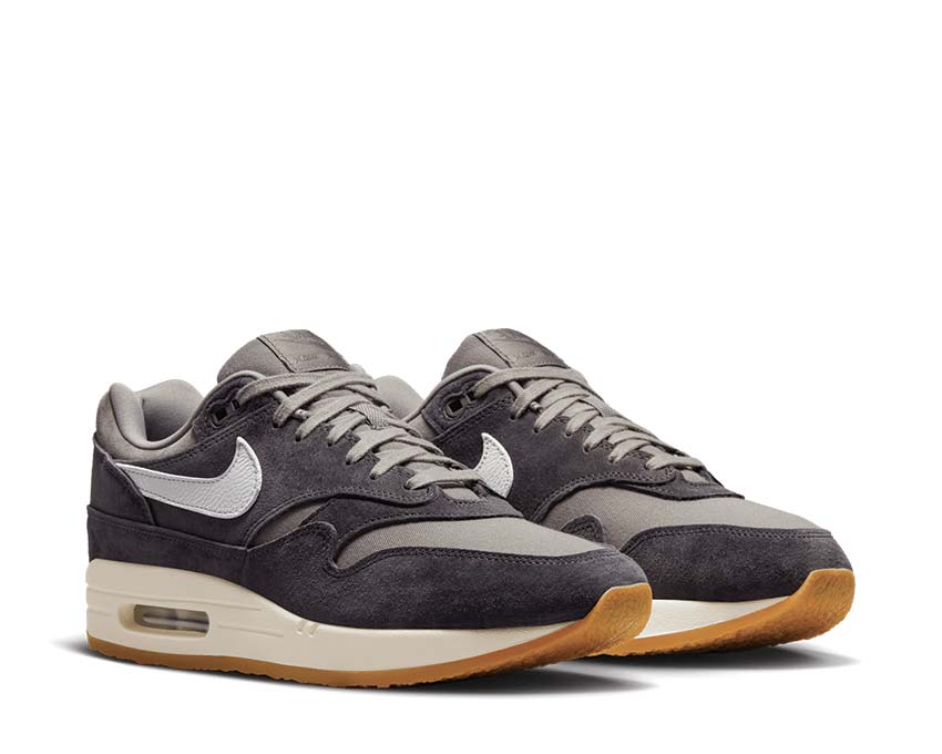 Nike Air Max 1 PRM Soft Grey Neutral Grey vue latérale — cuir et suède