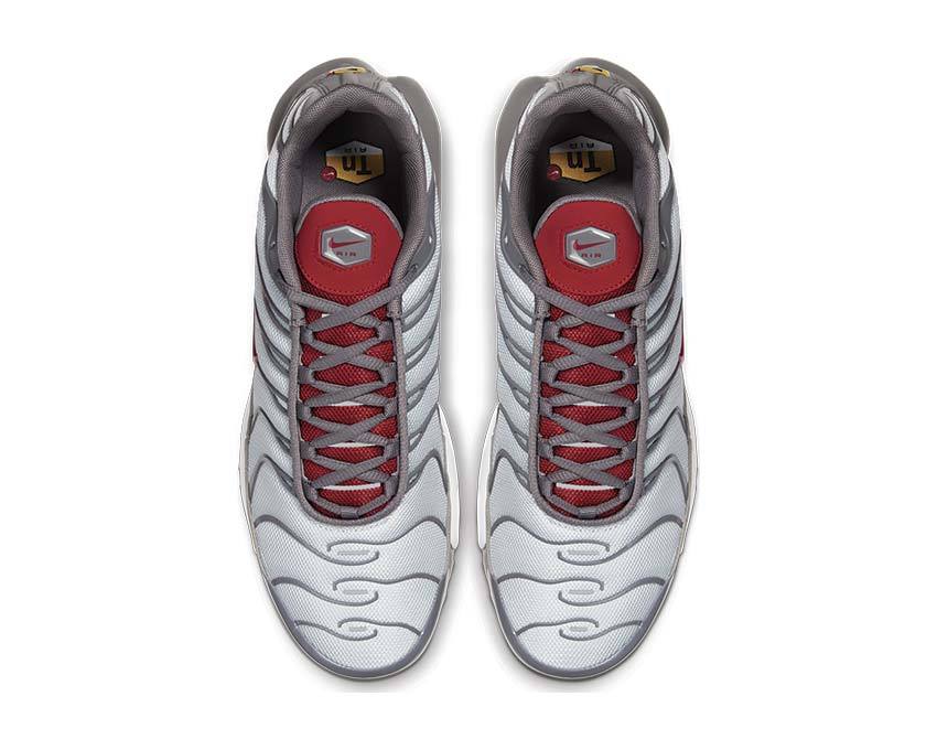 Nike Air Max Plus Metallic Platinum / Gym Red - Gunsmoke - White 852630-041