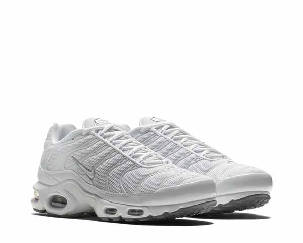 Nike Air Max Plus White vista laterale — linee ondulate signature TN bianco