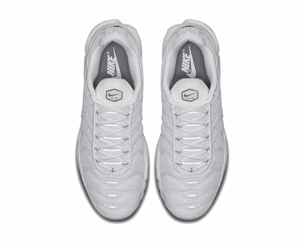 Nike Air Max Plus White dettaglio — mesh traspirante e sovrapposizioni bianche