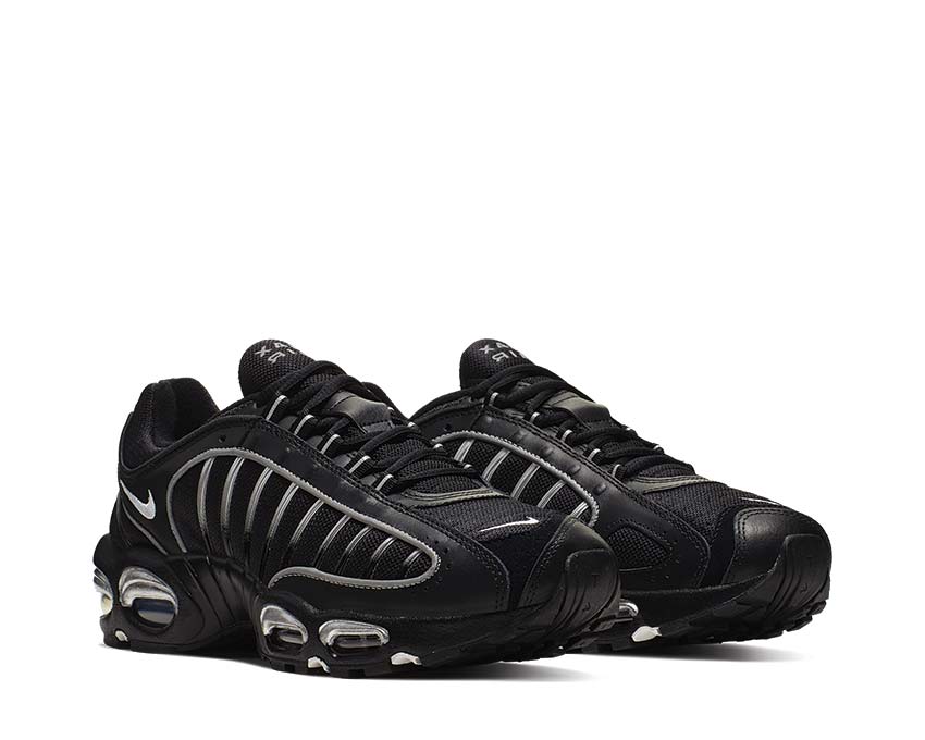 Nike Air Max Tailwind IV Black vista laterale — mesh e overlay neri