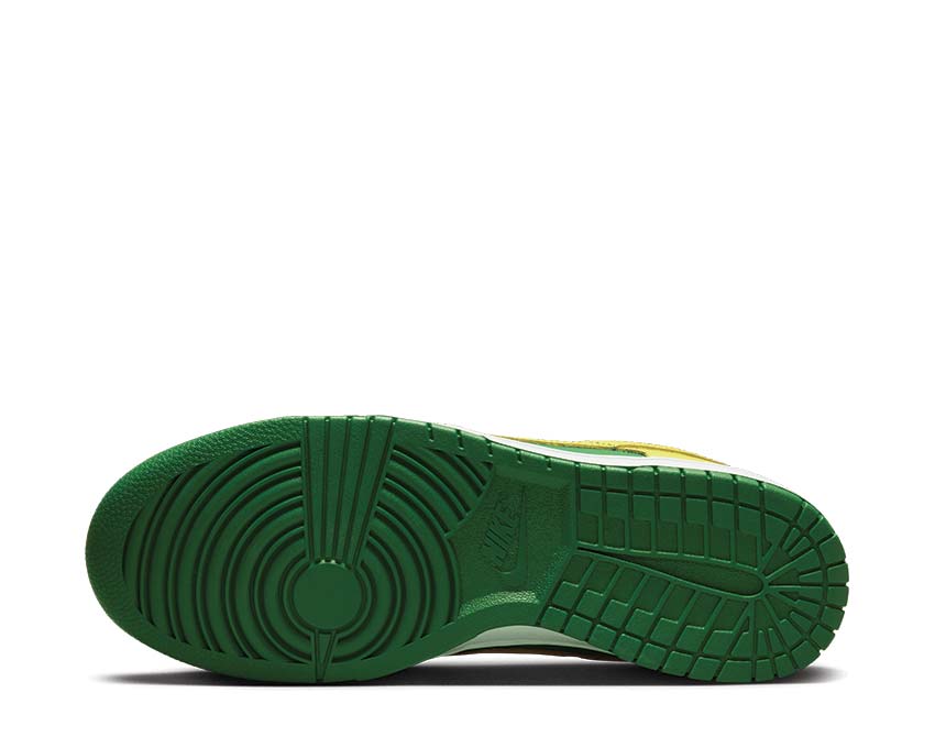 Nike Dunk Low BTTYS Apple Green — vista frontal hombre colorway BTTYS