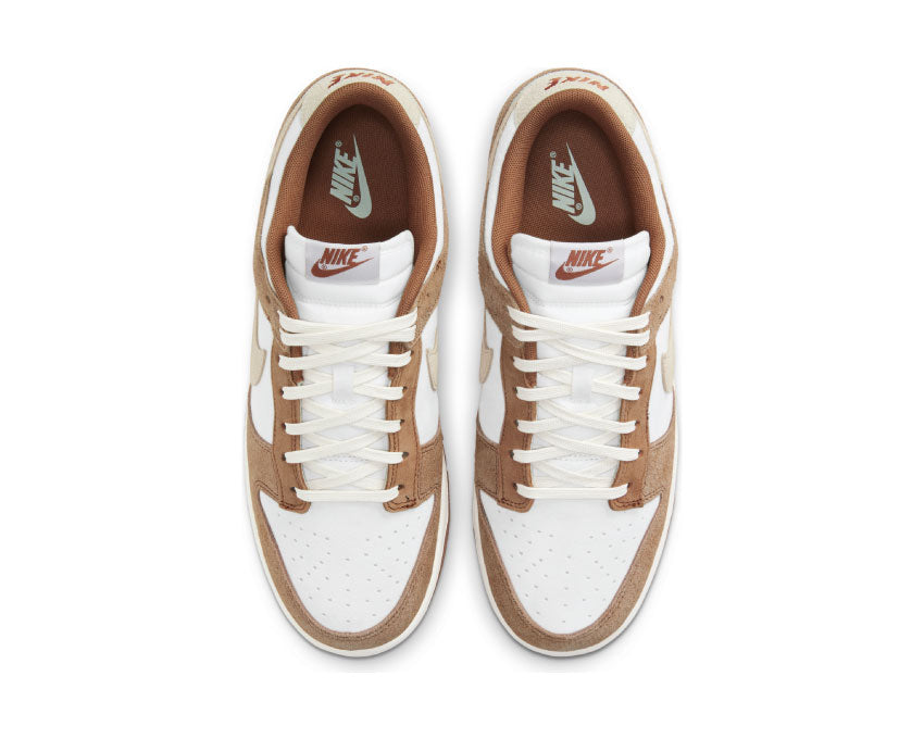 Nike Dunk Low Retro Premium Curry Sail detalle — parte superior cuero curry y fossil