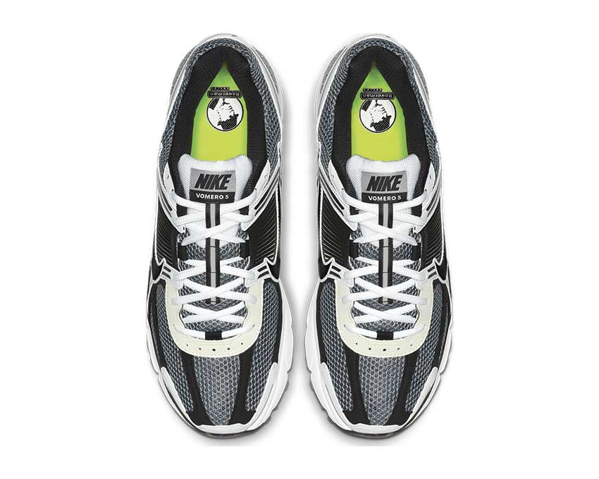 Nike Zoom Vomero 5 SE SP Dark Grey dettaglio — tomaia in mesh grigio tecnico