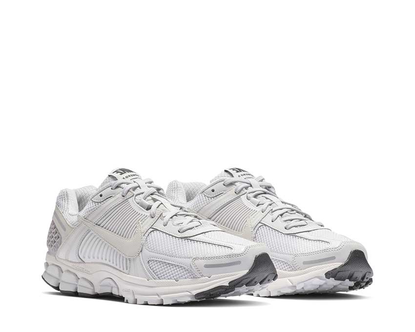 Nike Zoom Vomero 5 SP Vast Grey vue latérale — mesh et overlays