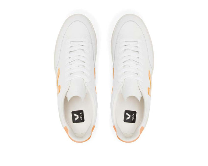 VEJA V-12 Leather Extra White / Ouro XD0202799A